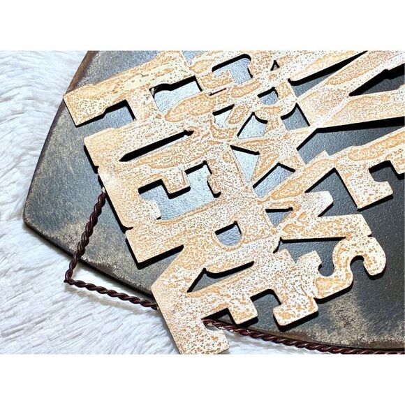 “LOVE GROWS HERE” 3D Distressed Wooden Metal Heart Wall Plaque - Picture 3 of 8